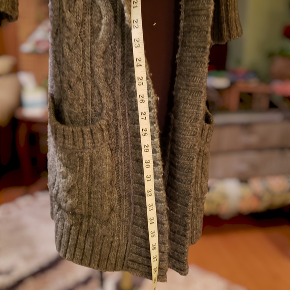 Abercrombie & Fitch pewter cable knit duster w short sleeves and hood. Medium - Picture 3 of 13